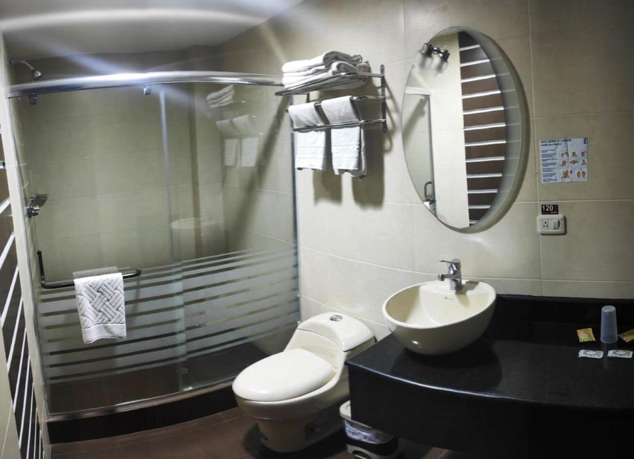 La Kapital Hotel Ambato Bagian luar foto