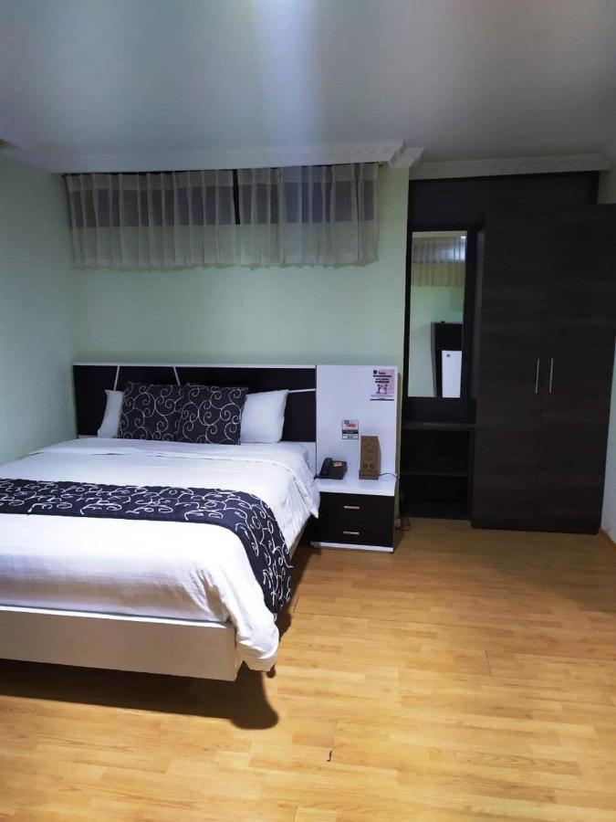 La Kapital Hotel Ambato Bagian luar foto