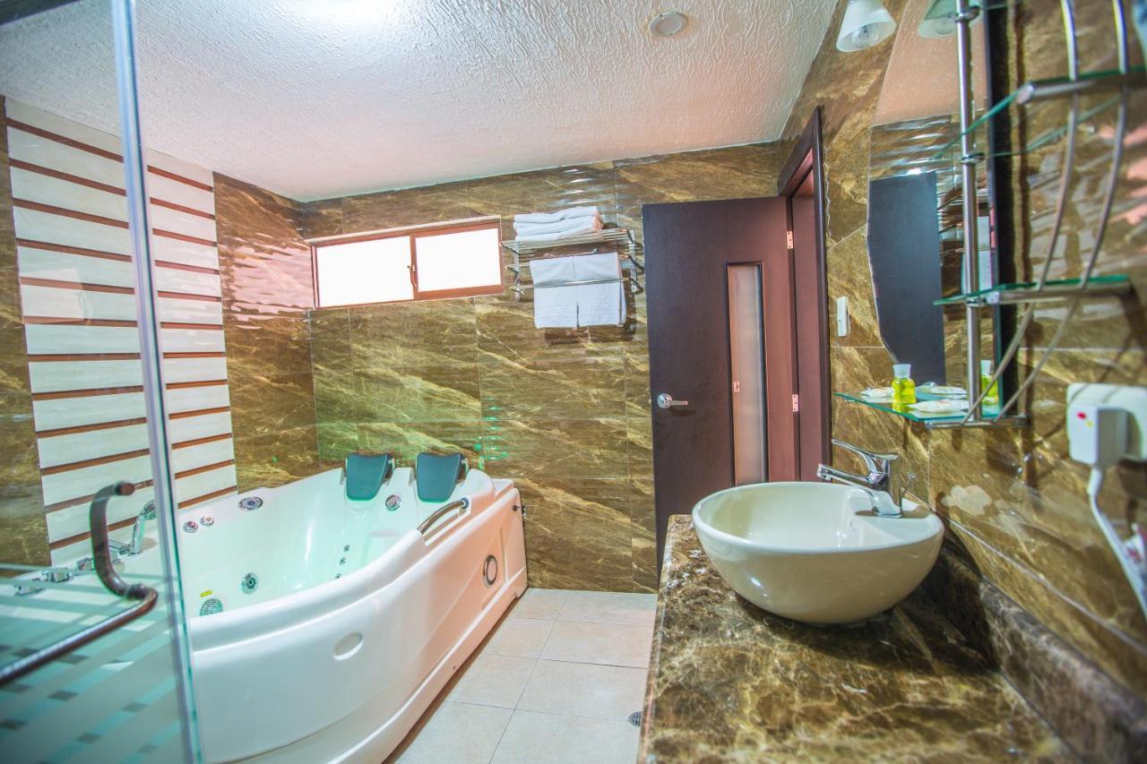 La Kapital Hotel Ambato Bagian luar foto